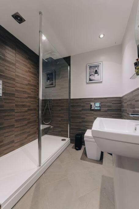 Penthouse Noir - Wyndale Living - Central Bham 2Br Birmingham Eksteriør billede